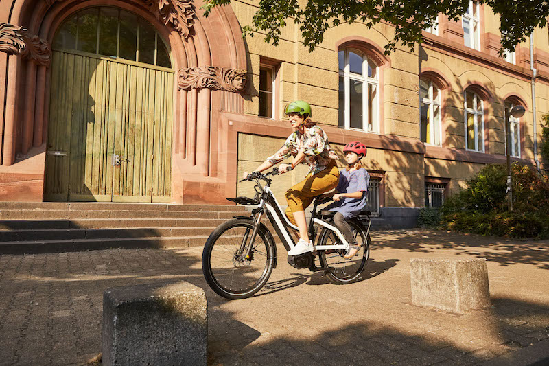 riese-muller-rogjoma-ebike-voznja-u-gradu.jpg